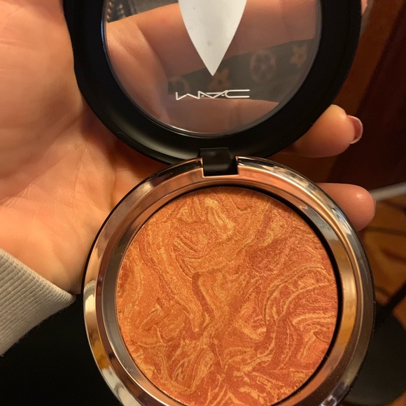 Mac powder new - Picture 3 of 3